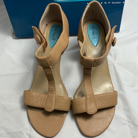 New Fitzwell tan 11 leather sandal w/ stacked heel - Picture 3 of 8